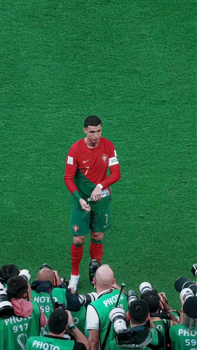 hình nền ronaldo cho điện thoại đứng phỏng vấn