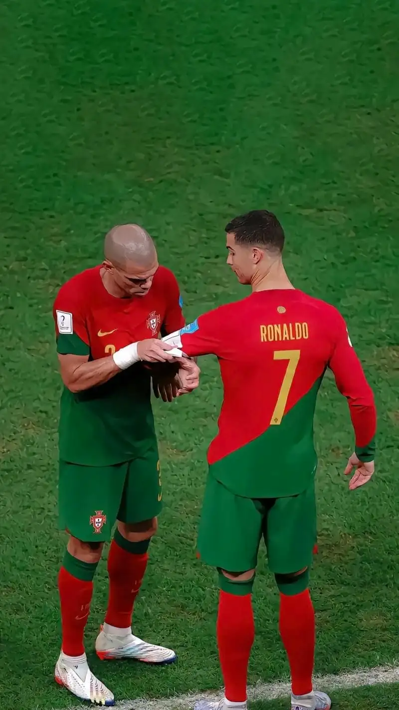 hình nền điện thoại ronaldo 4k làm đội trưởng