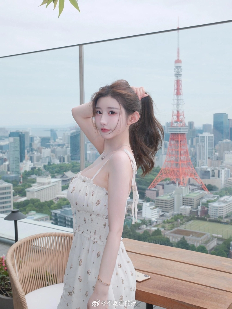 gái xinh ngực bự​