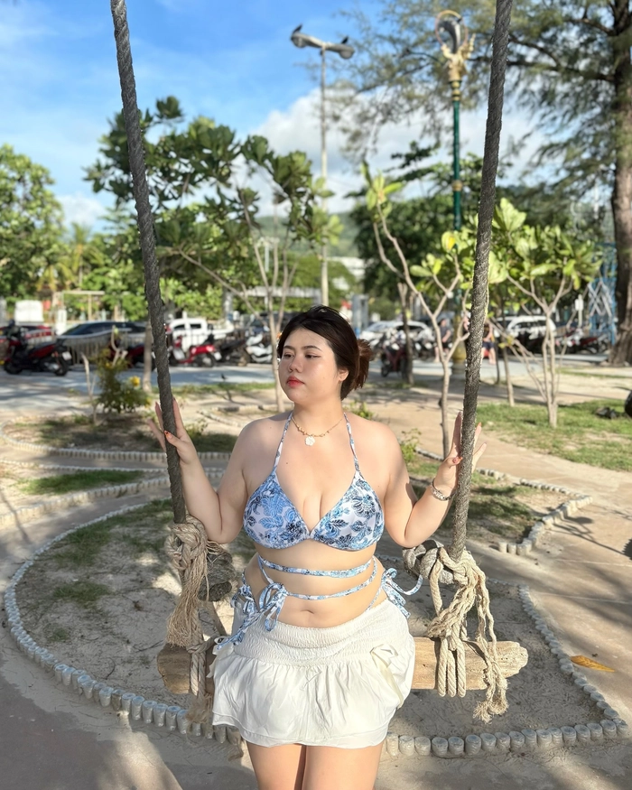 ảnh gái múp bikini xanh