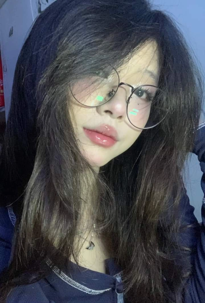 ảnh gái xinh đeo kính 4k 