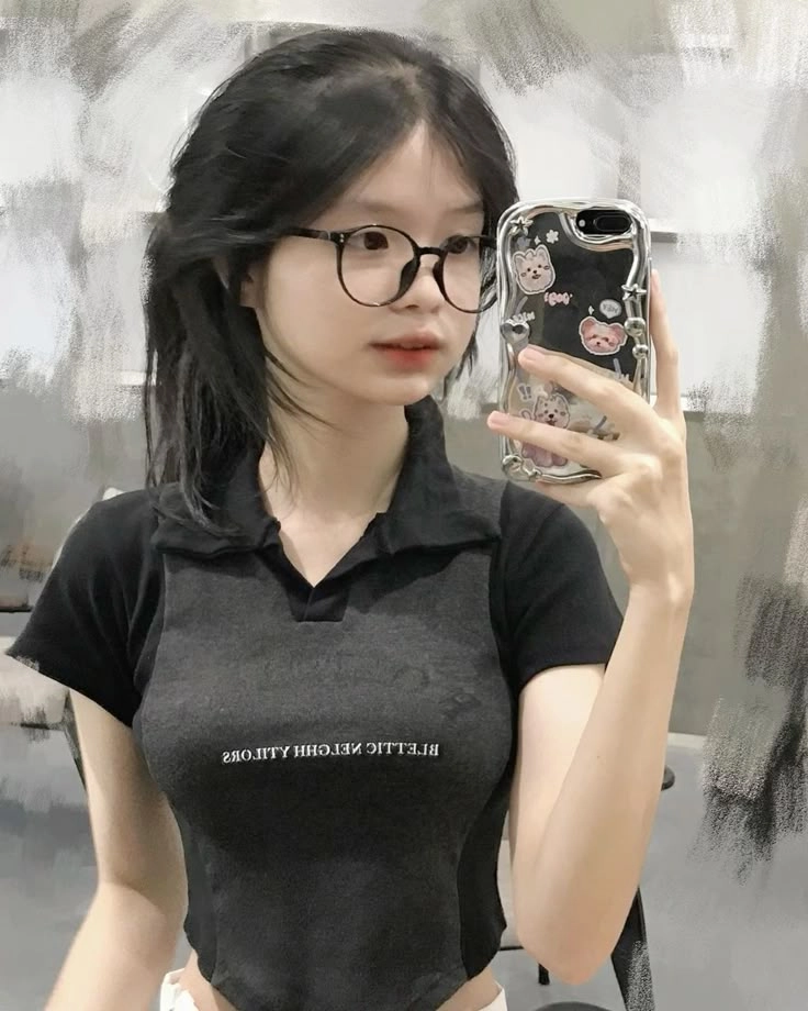 ảnh gái xinh đeo kính style Hàn 