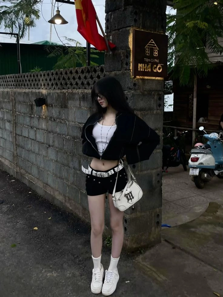 ảnh gái xinh ngầu nền đen 