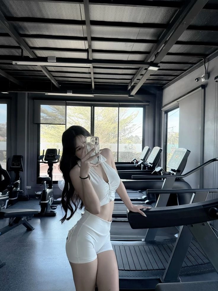 ảnh tập gym nữ che mặt cá tính 