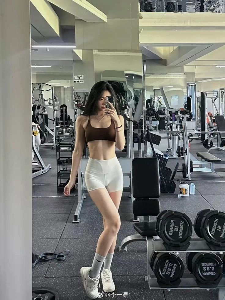 ảnh gái tập gym dáng chuẩn 