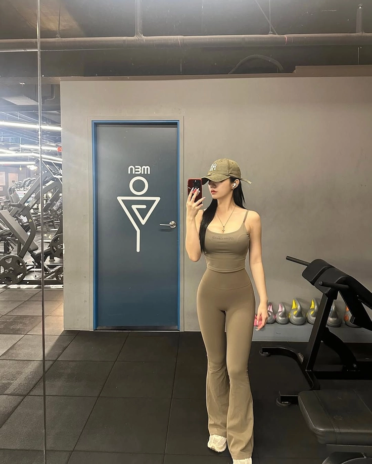 hình ảnh gái tập gym cơ bụng đẹp 