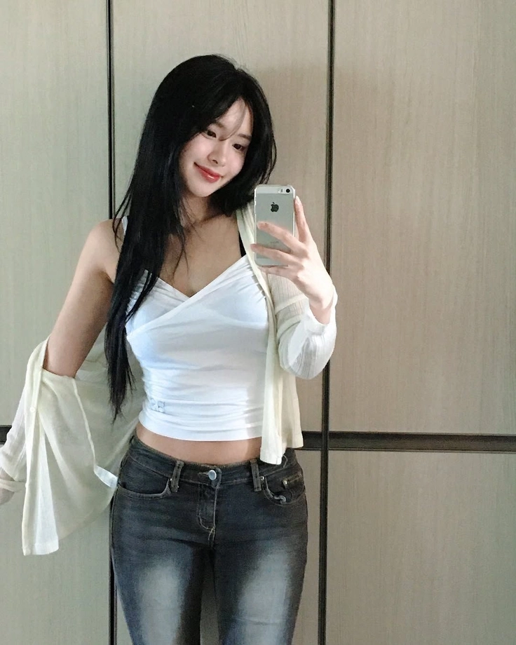 ảnh gái xinh che mặt tóc dài cute nhẹ nhàng 