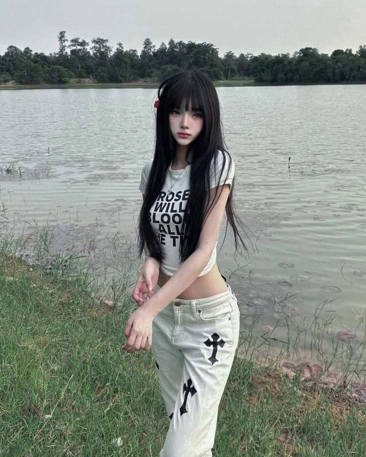 gái xinh tóc dài trong nắng sớm 