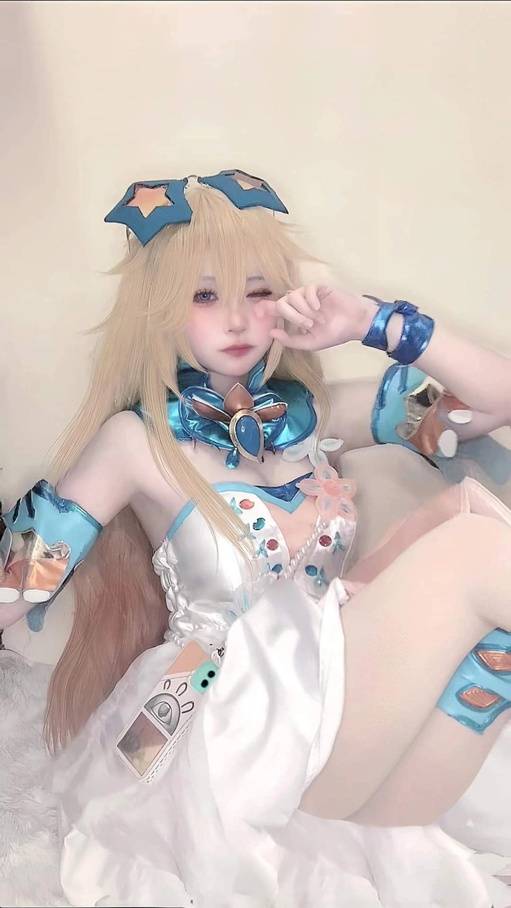 cosplay liên quân gái xinh tạo dáng ngoài trời 