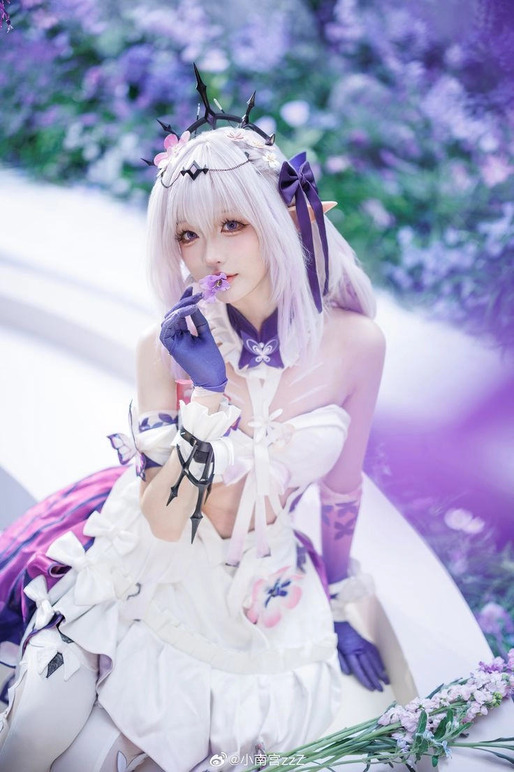 gái xinh cosplay liên quân với ánh sáng studio 