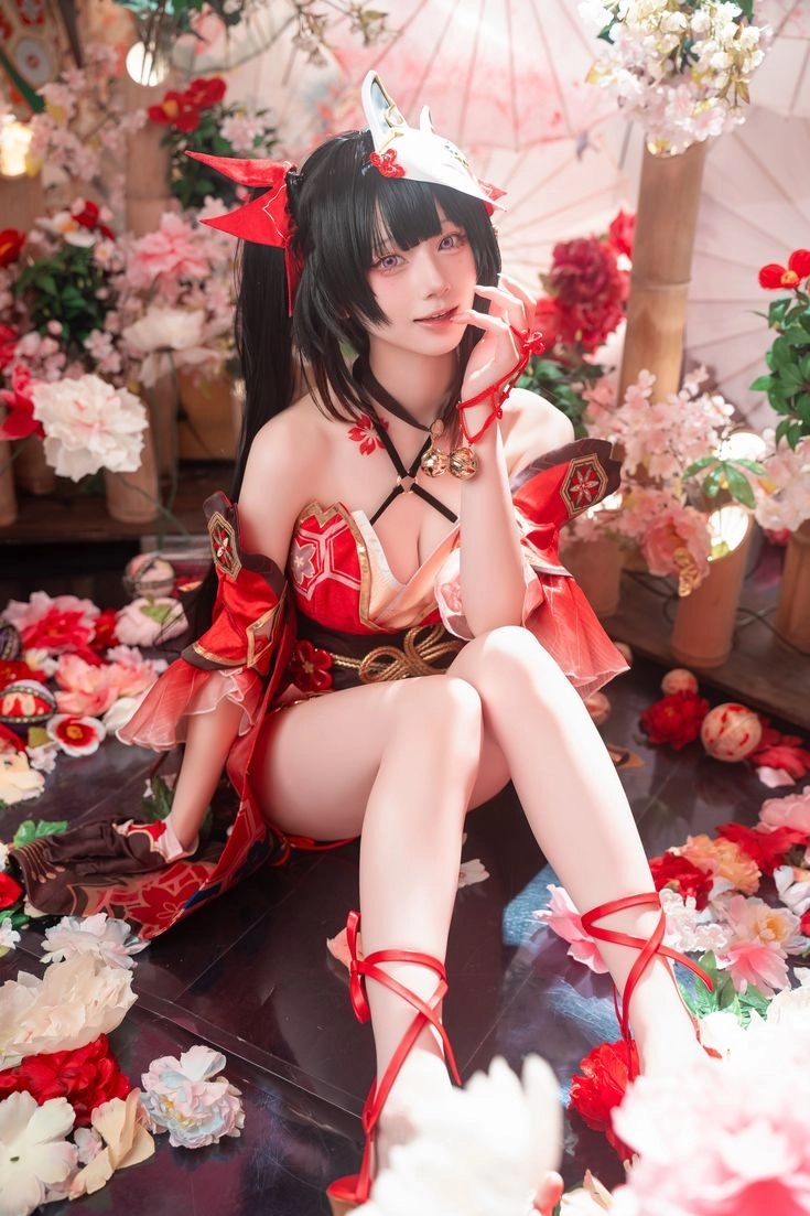 gái xinh cosplay liên quân nền trắng đơn giản 