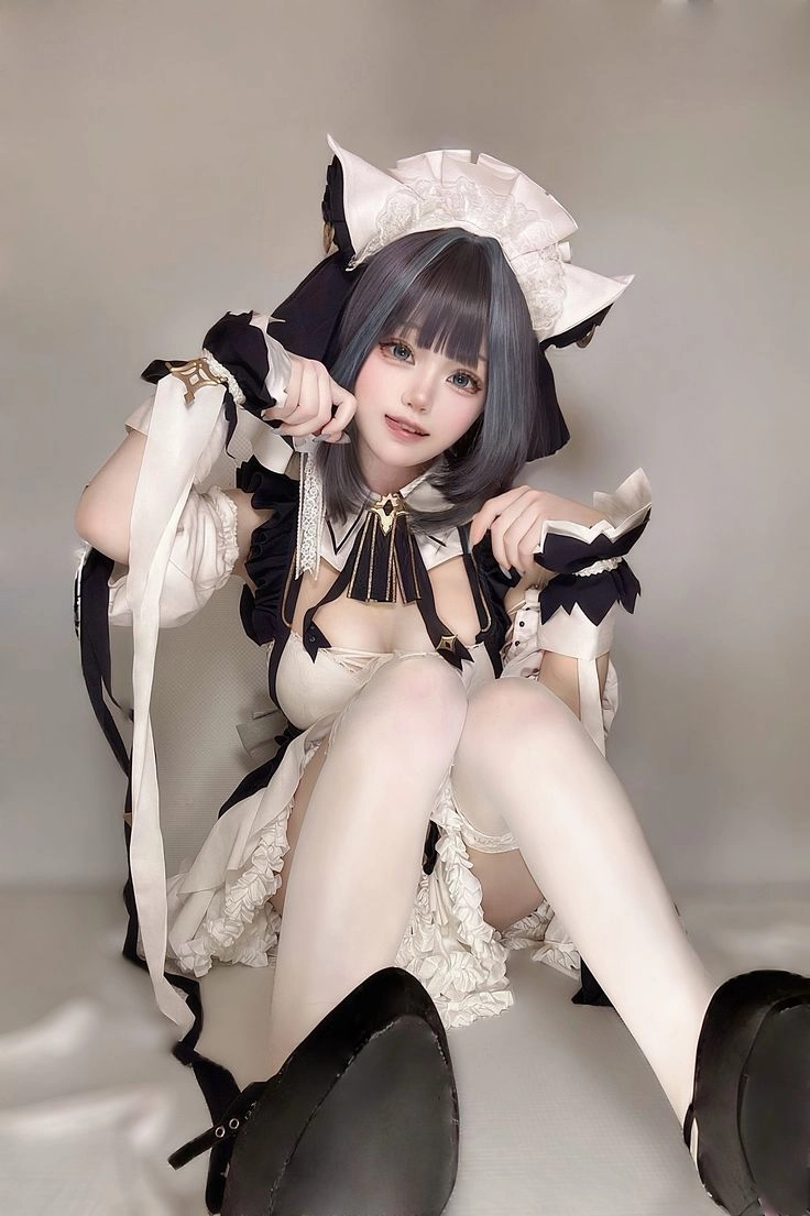 gái xinh cosplay liên quân cùng phụ kiện kiếm 