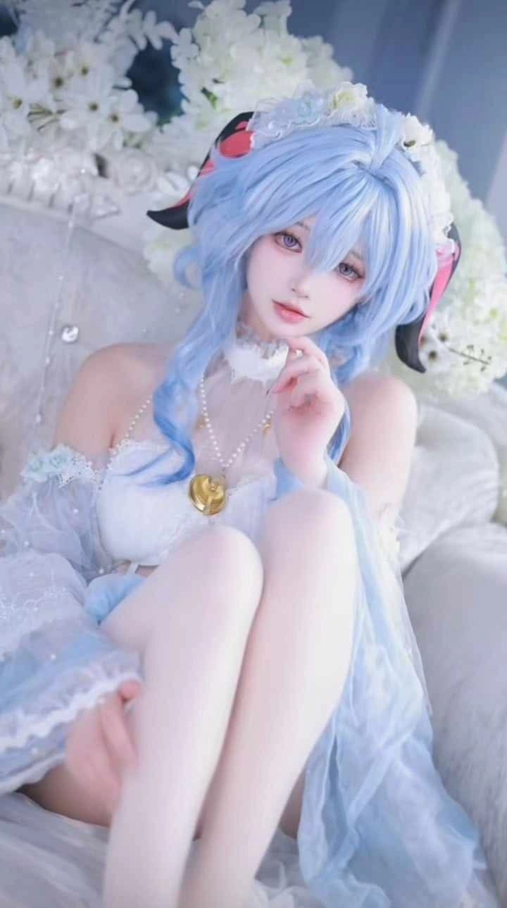 ảnh gái xinh cosplay nhân vật anime tóc dài 