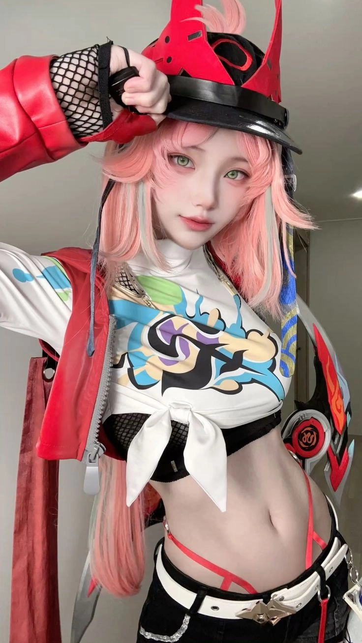 ảnh gái xinh cosplay anime với ánh sáng studio 