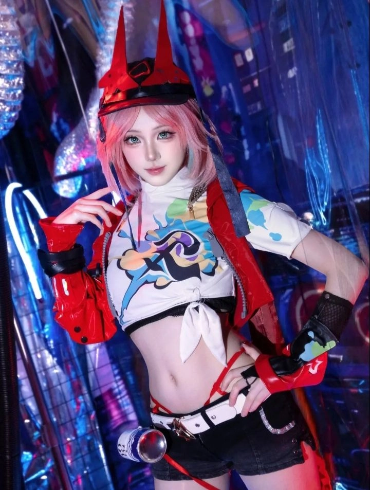 gái xinh cosplay nhân vật anime mặc đồng phục học sinh Nhật 