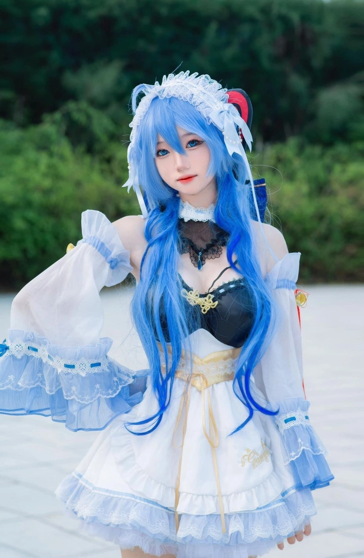 ảnh gái xinh cosplay anime tự sướng trước gương 