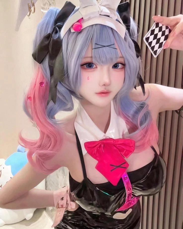 ảnh gái xinh cosplay anime tóc bạch kim cực ngầu 