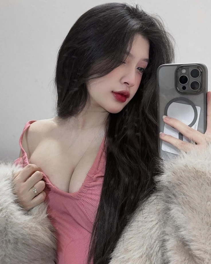 gái xinh khoe body chụp 4k 