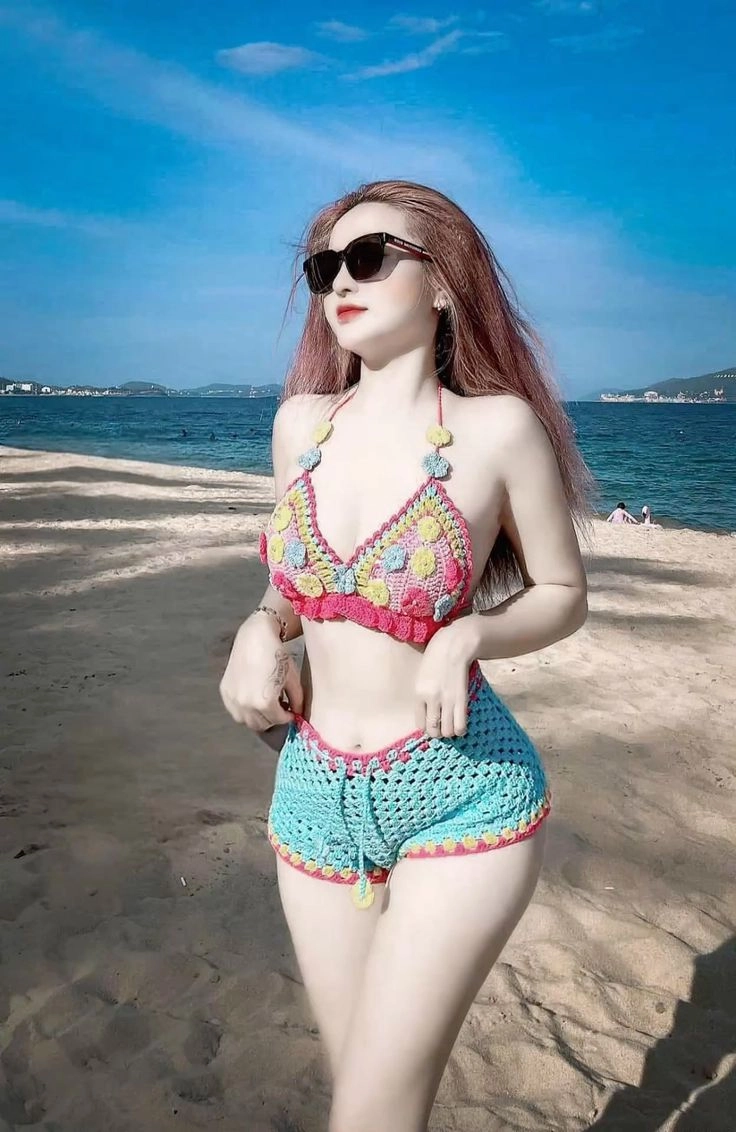 gái xinh mặc bikini chụp ảnh nghệ thuật 