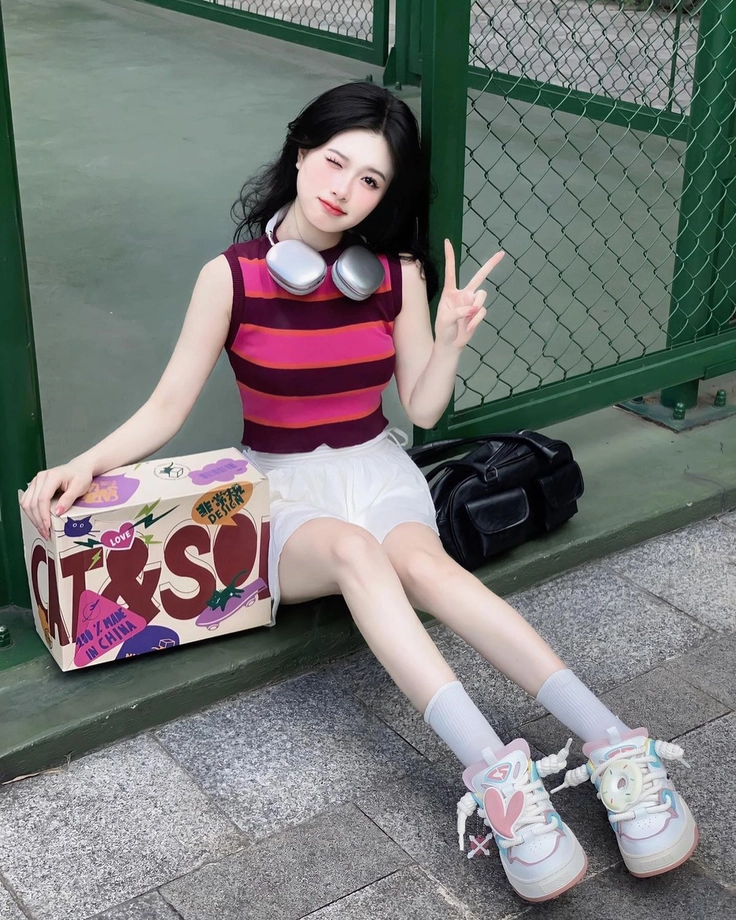 ảnh gái xinh dễ thương việt nam đang selfie 