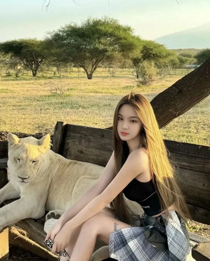 hình ảnh gái xinh cute đang mỉm cười 