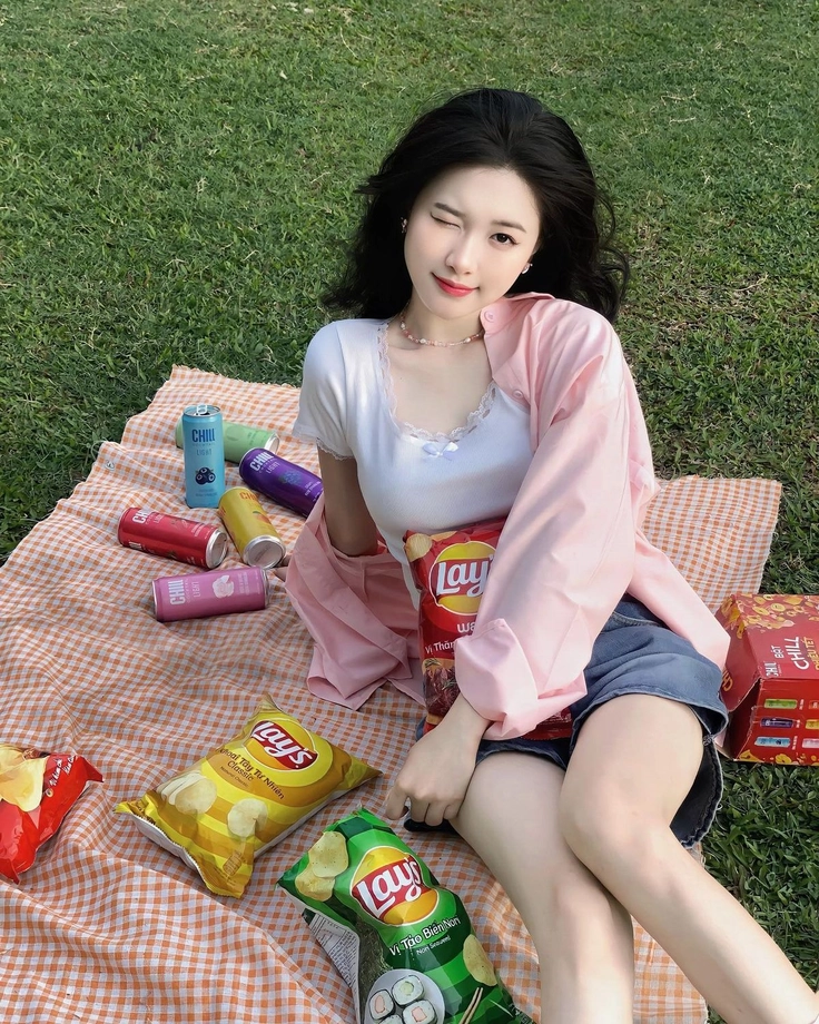 hình ảnh gái xinh dễ thương tạo dáng đáng yêu 