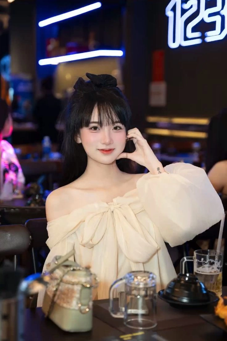 hình nền gái xinh 4k cho điện thoại nền đen 