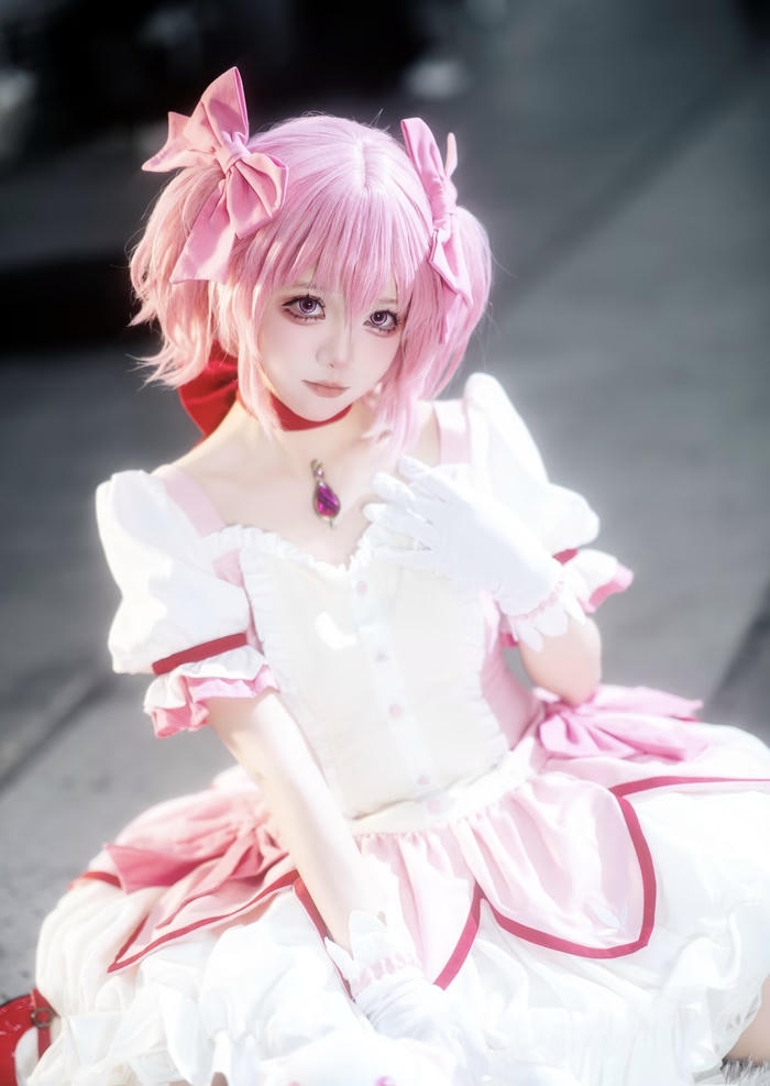 Ảnh cosplay cute tone màu sáng tự nhiên