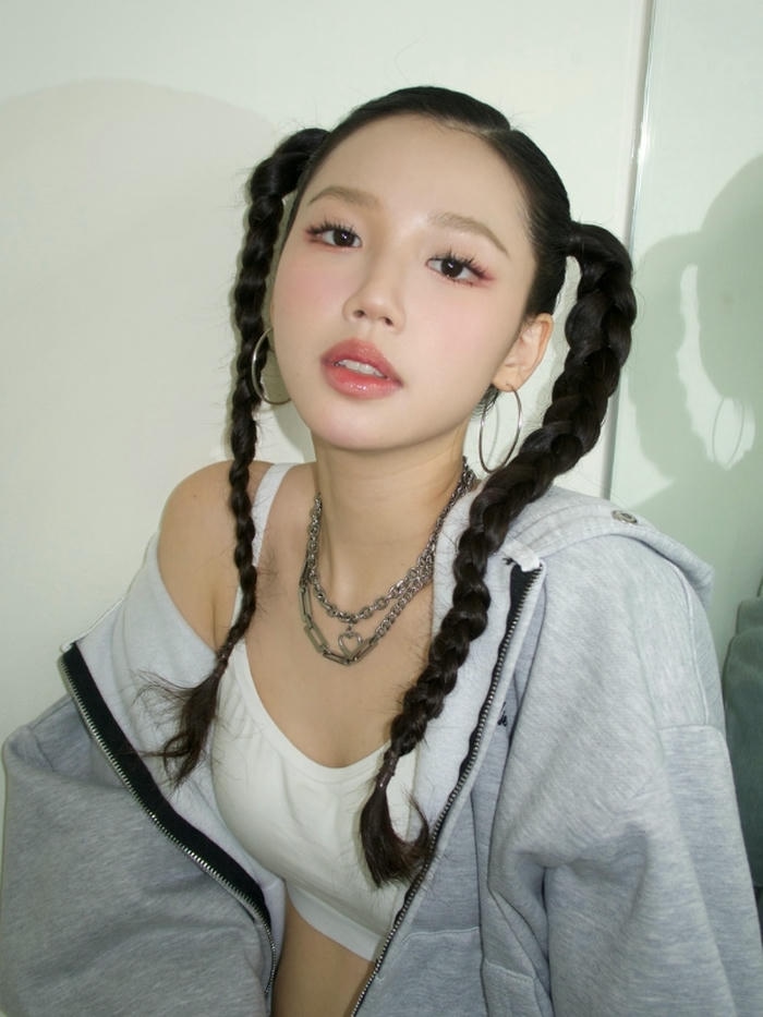 Ảnh sexy của Amee áo hai dây dịu dàng