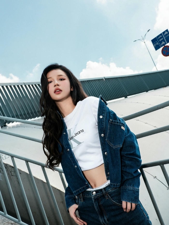 Ảnh sexy của Amee áo khoác bò nổi bật