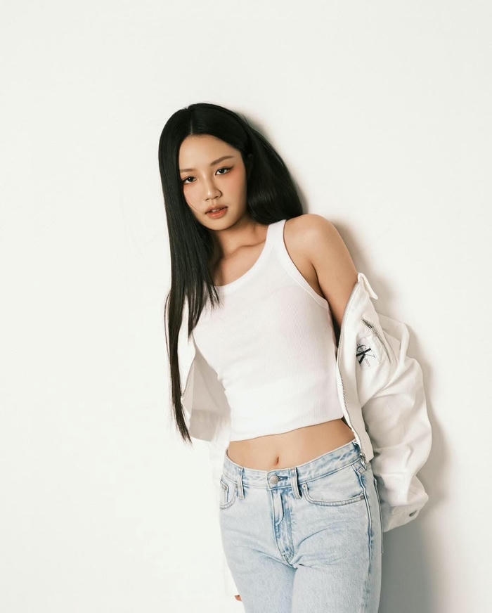 Ảnh sexy của Amee áo trắng trong trẻo