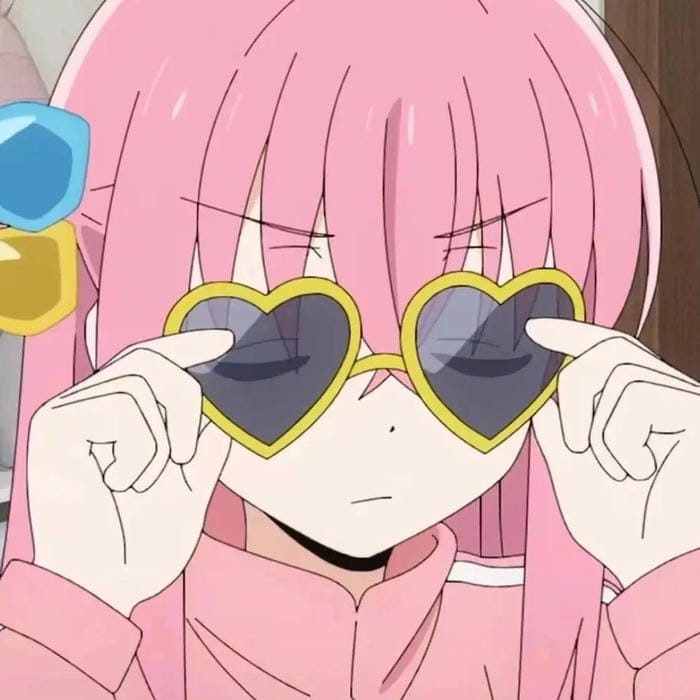 Anime girl tóc hồng nét dễ mến