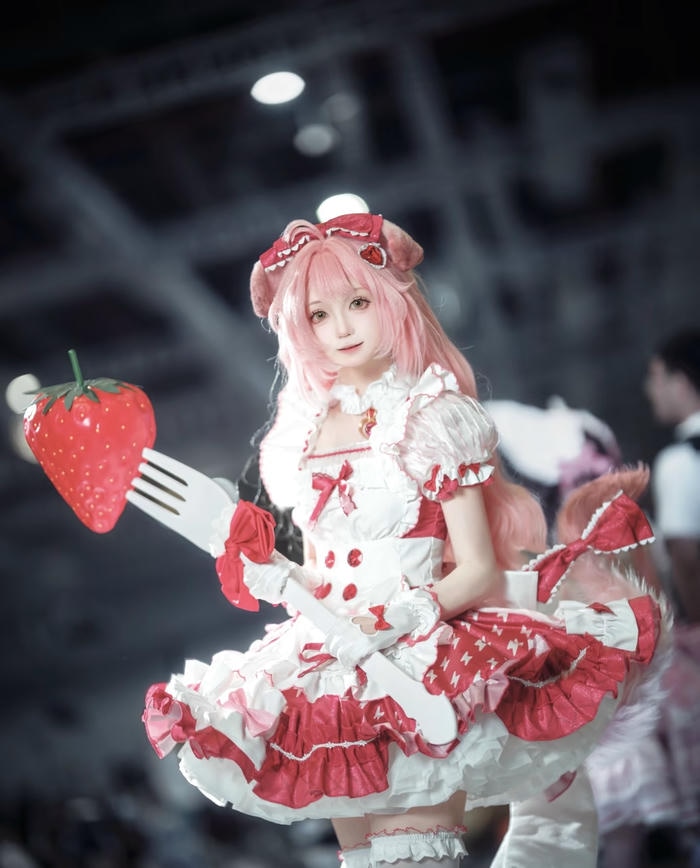 Cosplay cute biểu cảm nhí nhảnh vui tươi