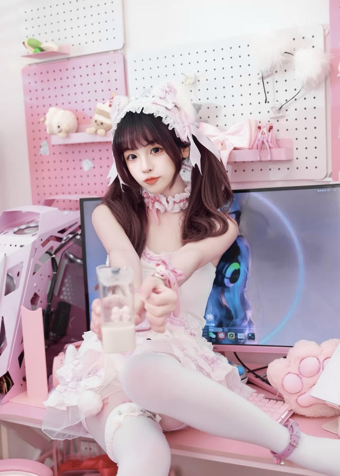 Cosplay cute diện váy ngắn tinh nghịch