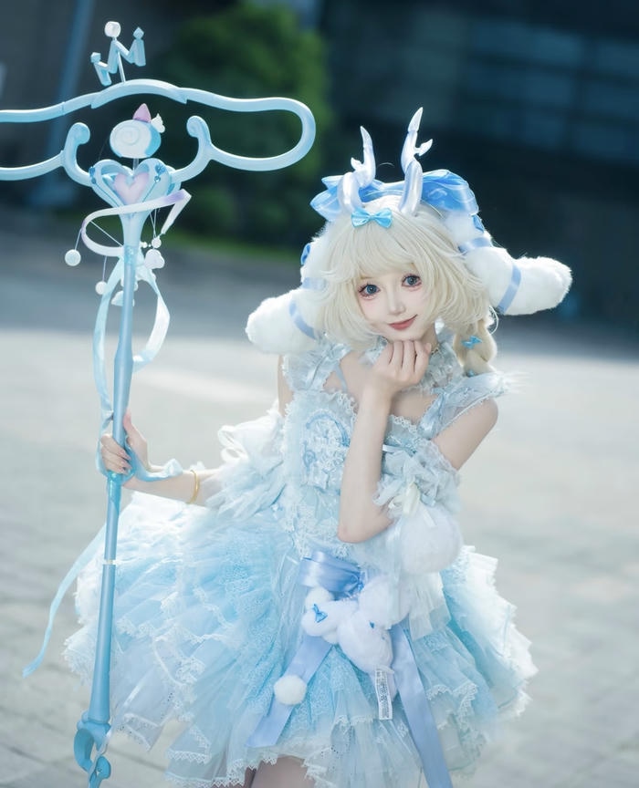 Cosplay cute trong bối cảnh ngoài trời