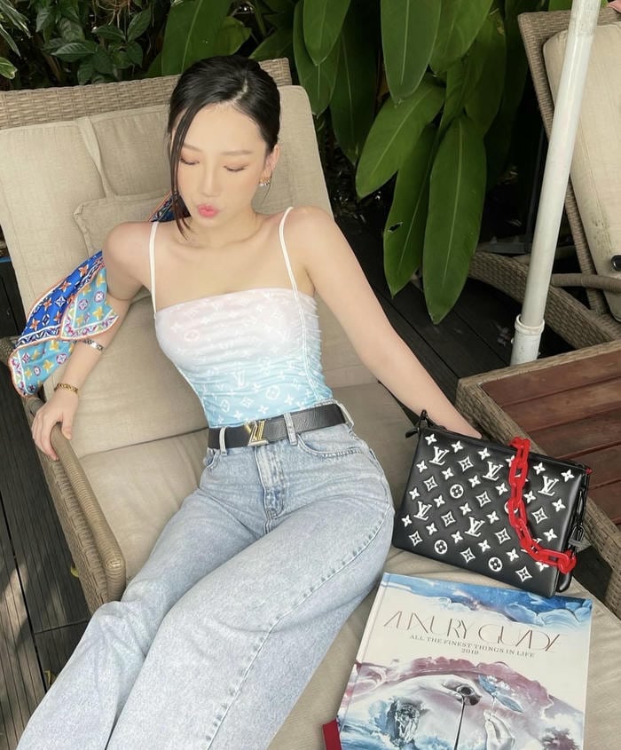 Gái xinh Amee sexy nhẹ nhàng