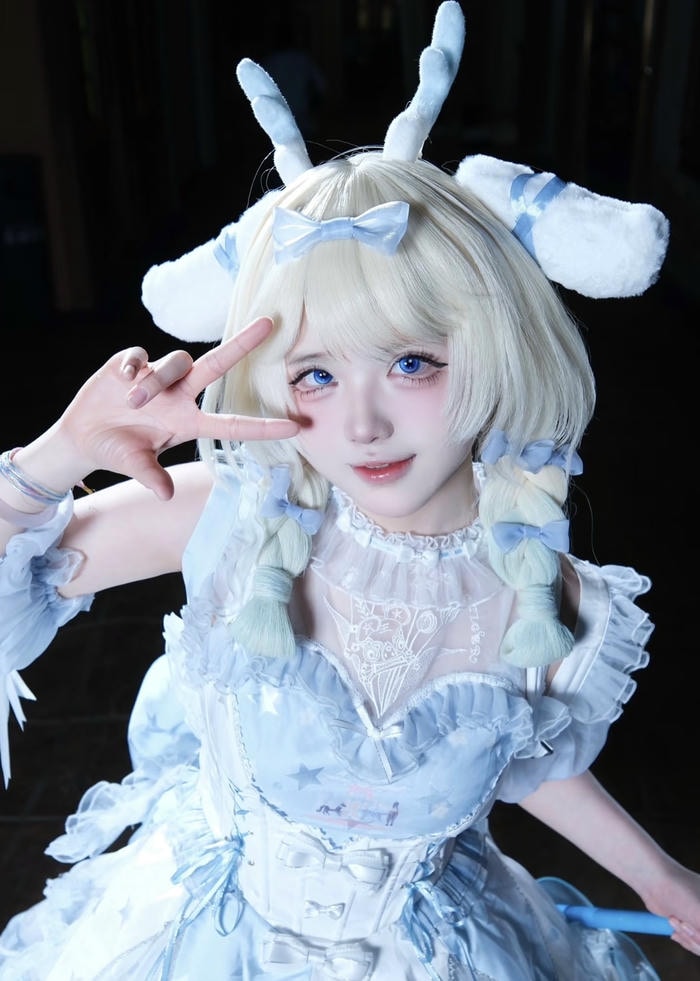 Gái xinh cosplay cute khoảnh khắc tự nhiên