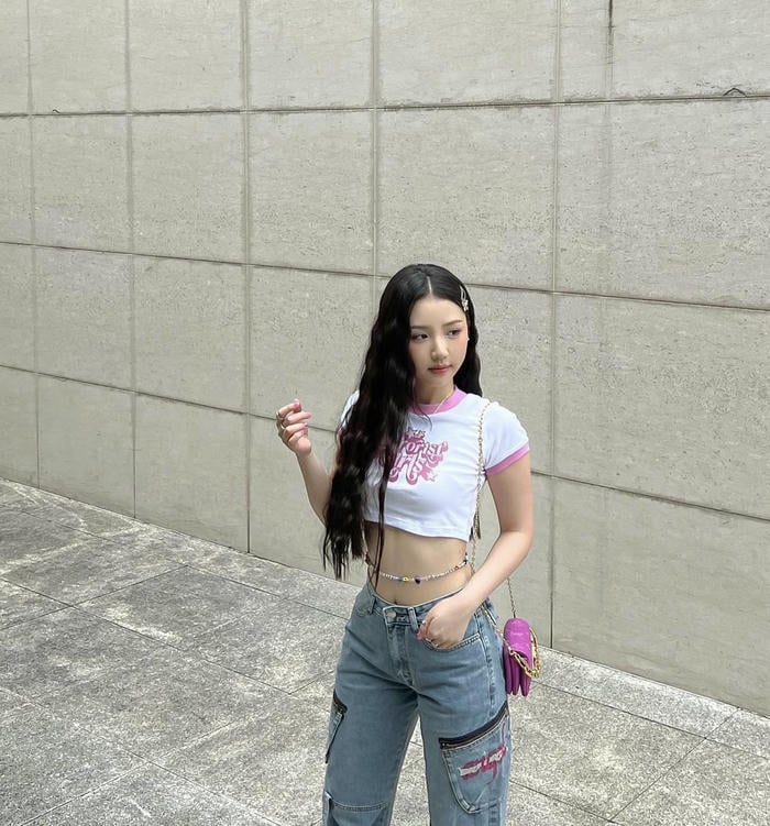 Hình Amee sexy biểu cảm tươi sáng