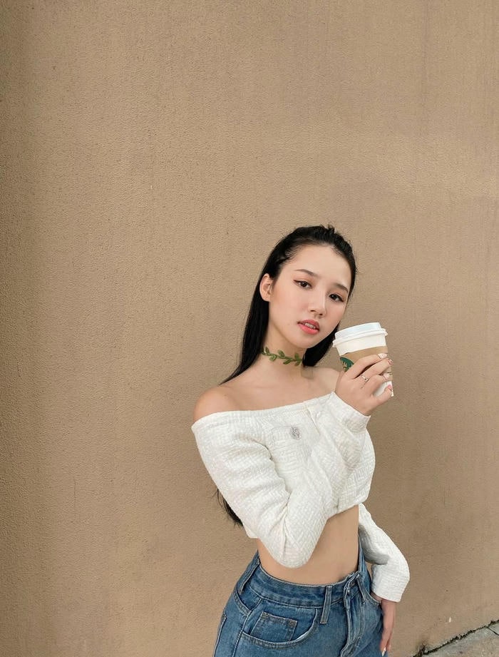 Hình Amee sexy dáng vẻ dịu dàng