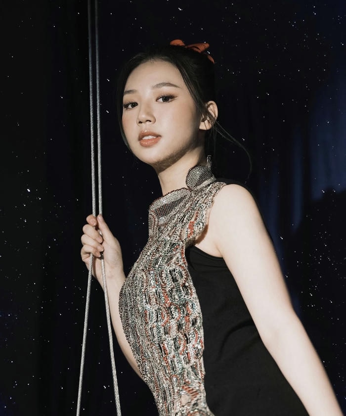 Hình Amee sexy dáng vẻ ngọt ngào dịu hiền