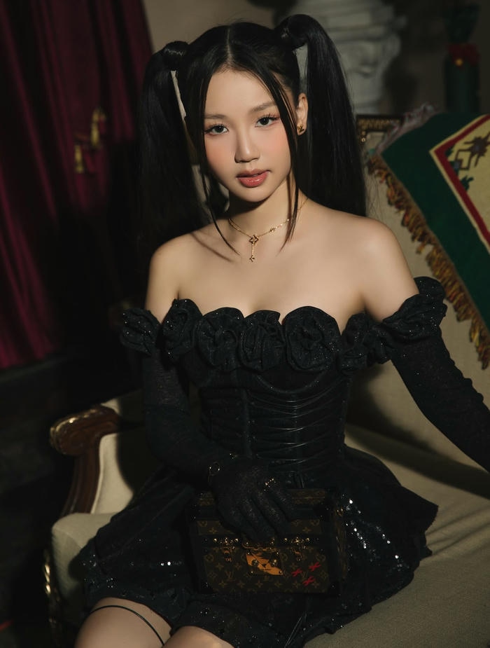 Hình ảnh Amee sexy gương mặt rạng rỡ