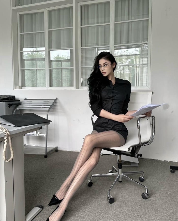 Hình ảnh nghệ thuật cosplay thư ký nữ