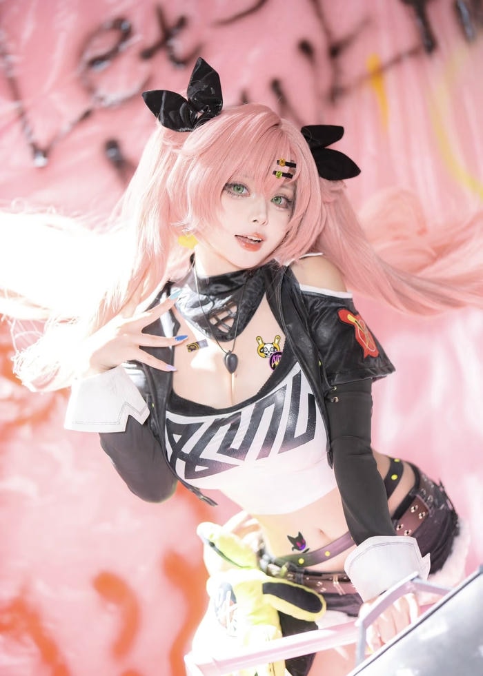 Hình cosplay anime cute kèm tóc kẹp nơ