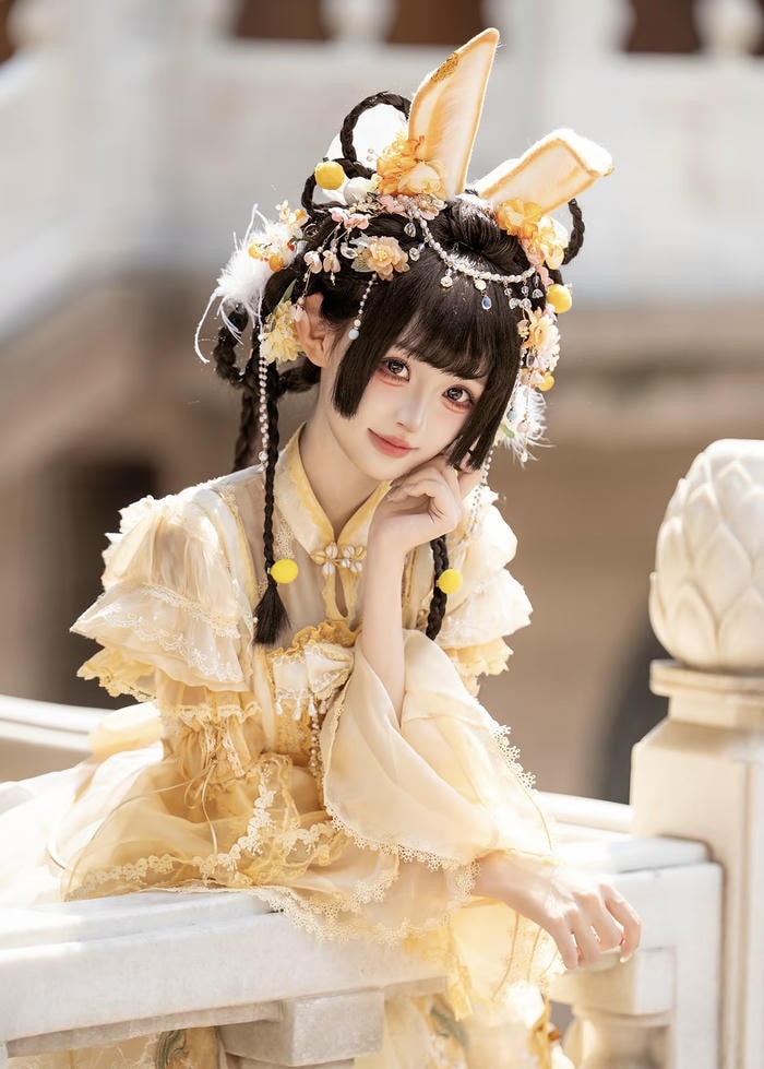 Nữ cosplay cute ánh mắt long lanh