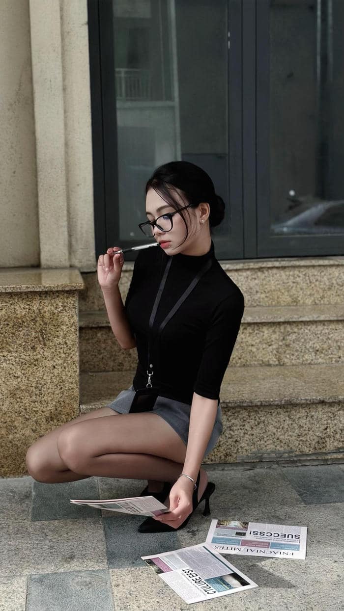 Phong cách thư ký cosplay vừa gợi cảm vừa thanh lịch