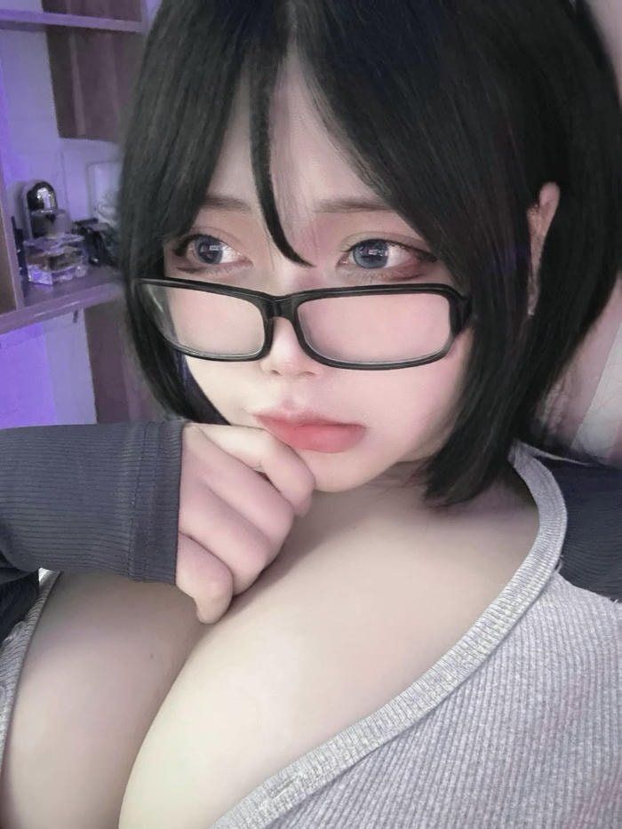 Pi Tiên với vẻ đẹp quyến rũ