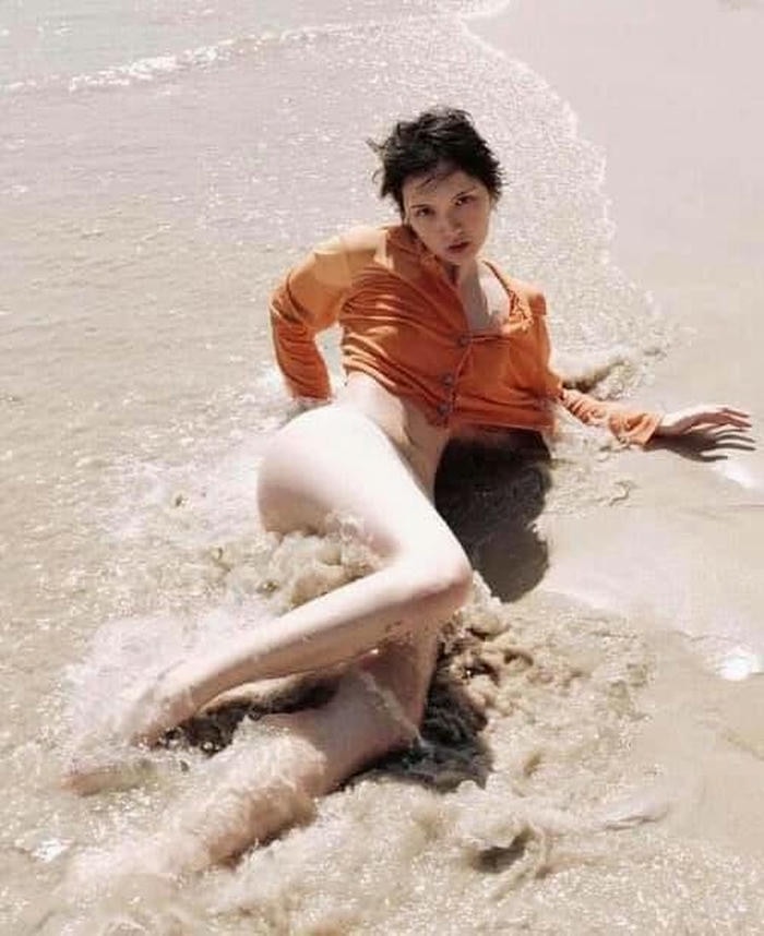 ảnh Hải Tú chụp ở biển