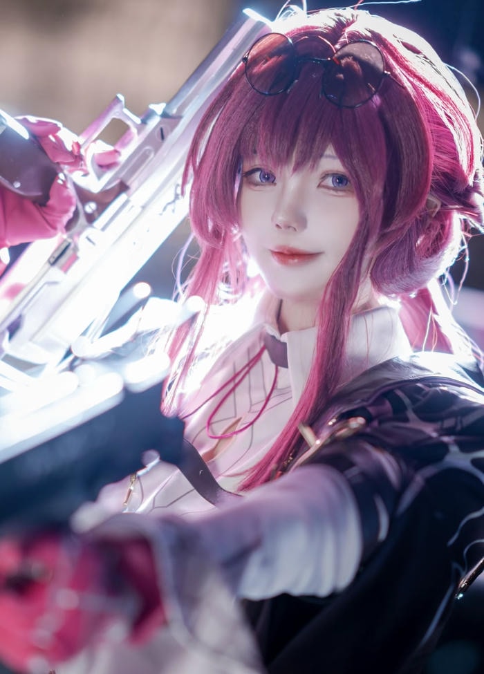 ảnh cosplay anime girl phong cách mạnh mẽ