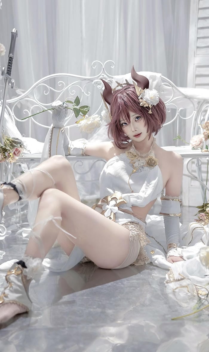 ảnh cosplay anime girl pose tinh tế