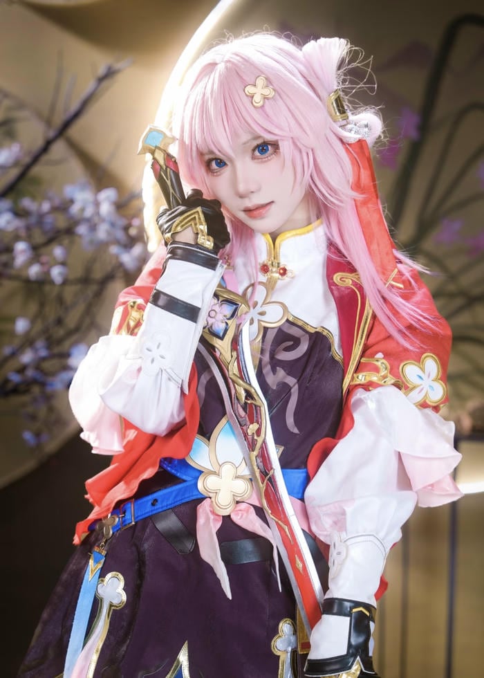 ảnh cosplay anime girl pose tự nhiên